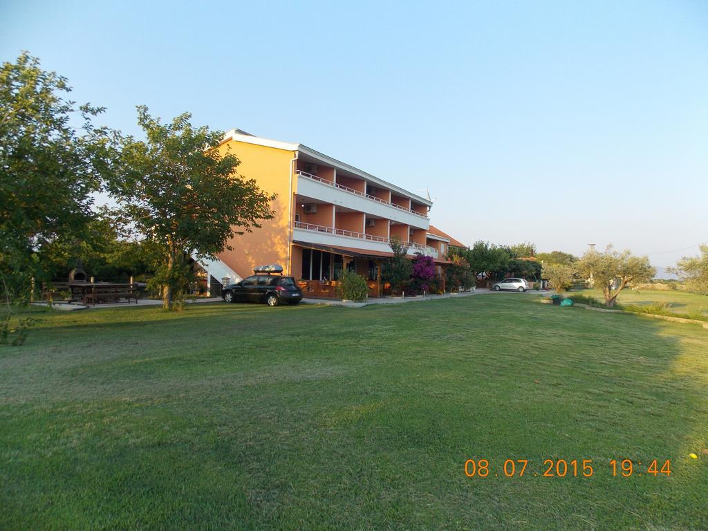 Delfini Holiday Homes Улцинь Екстер'єр фото