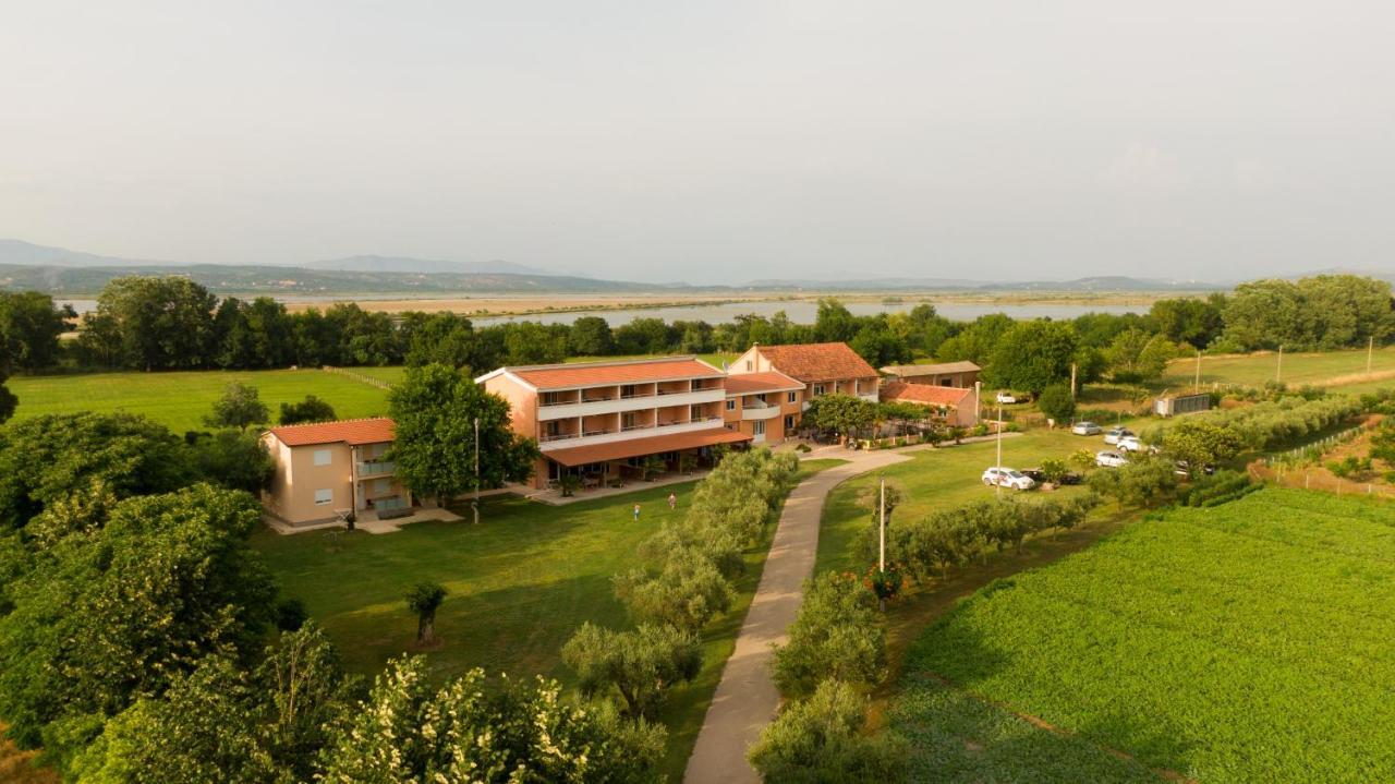 Delfini Holiday Homes Улцинь Екстер'єр фото