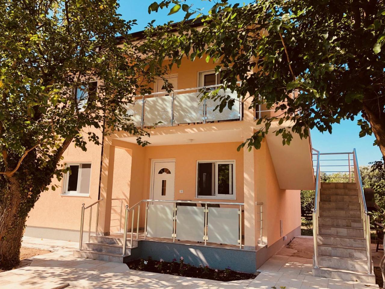 Delfini Holiday Homes Улцинь Екстер'єр фото