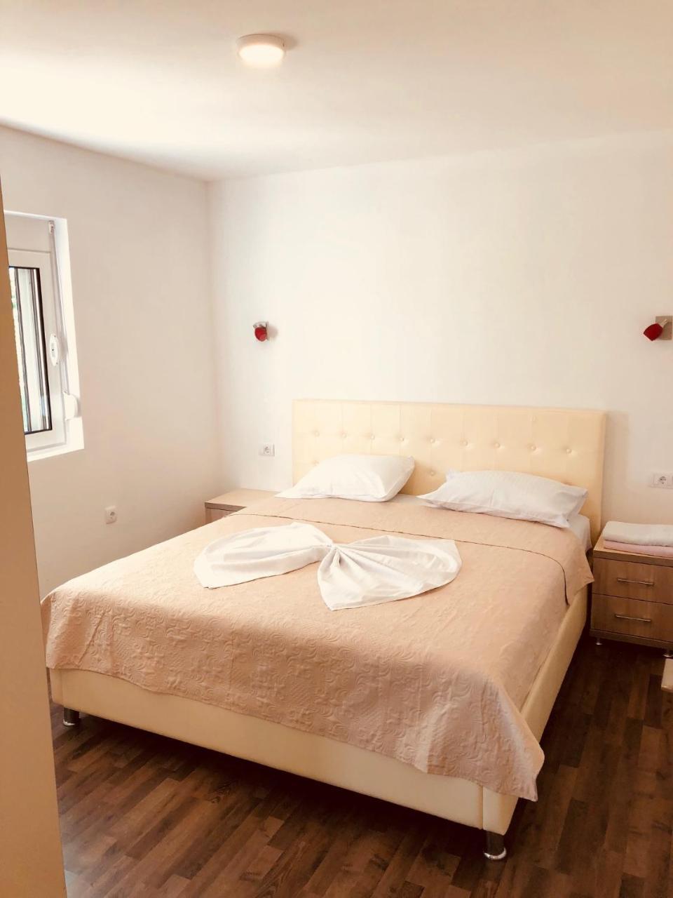 Delfini Holiday Homes Улцинь Екстер'єр фото