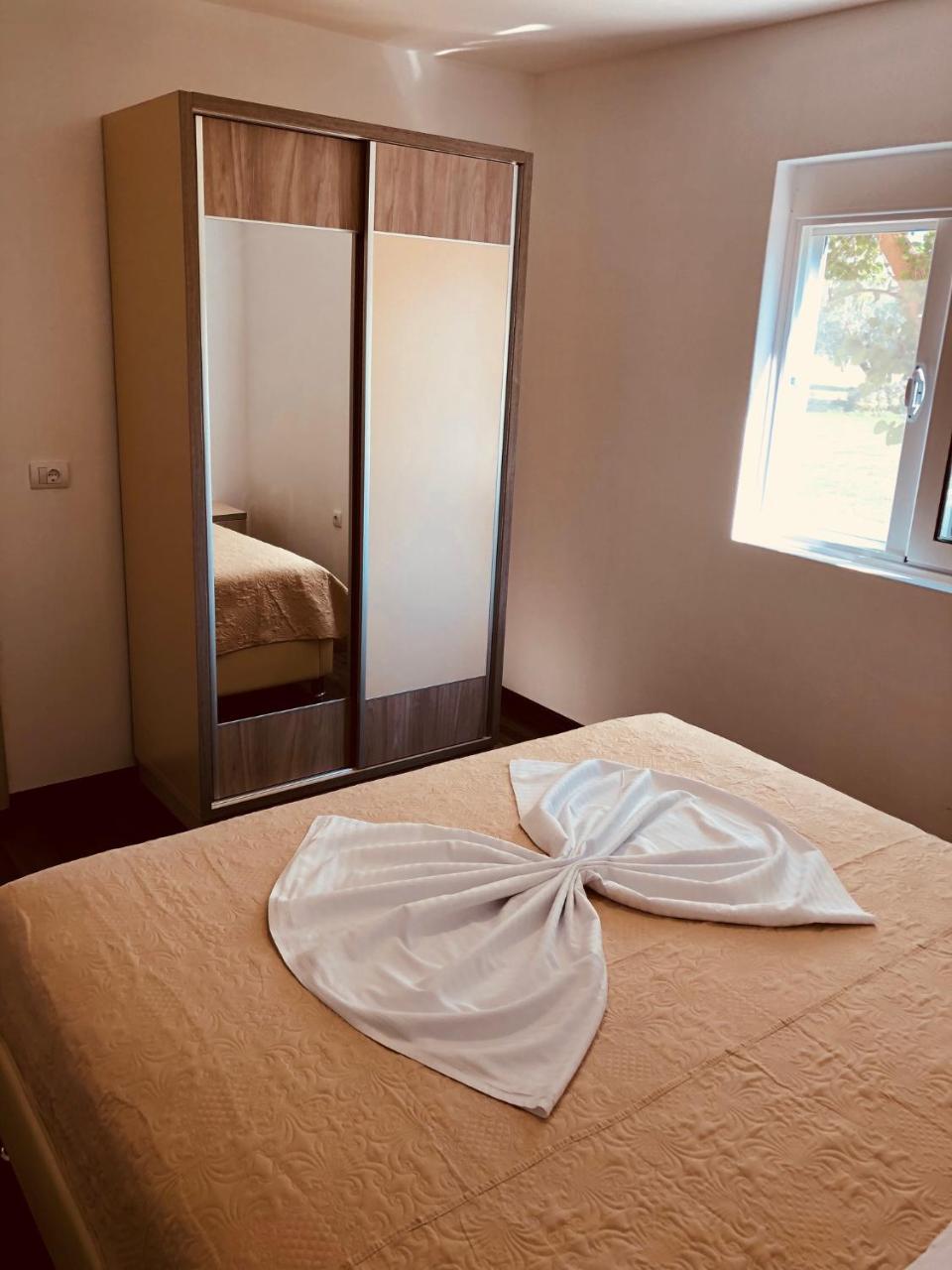 Delfini Holiday Homes Улцинь Екстер'єр фото